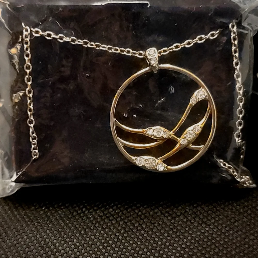 2013 AVON Organic Style Embellished Pendant Necklace Rhinestone Gold tone Sealed